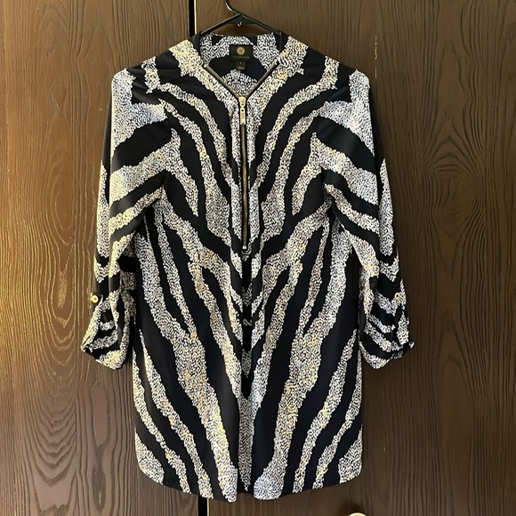 JM Collection 3/4 sleeved black and white top with gold dots. Size Small - Picture 1 of 8